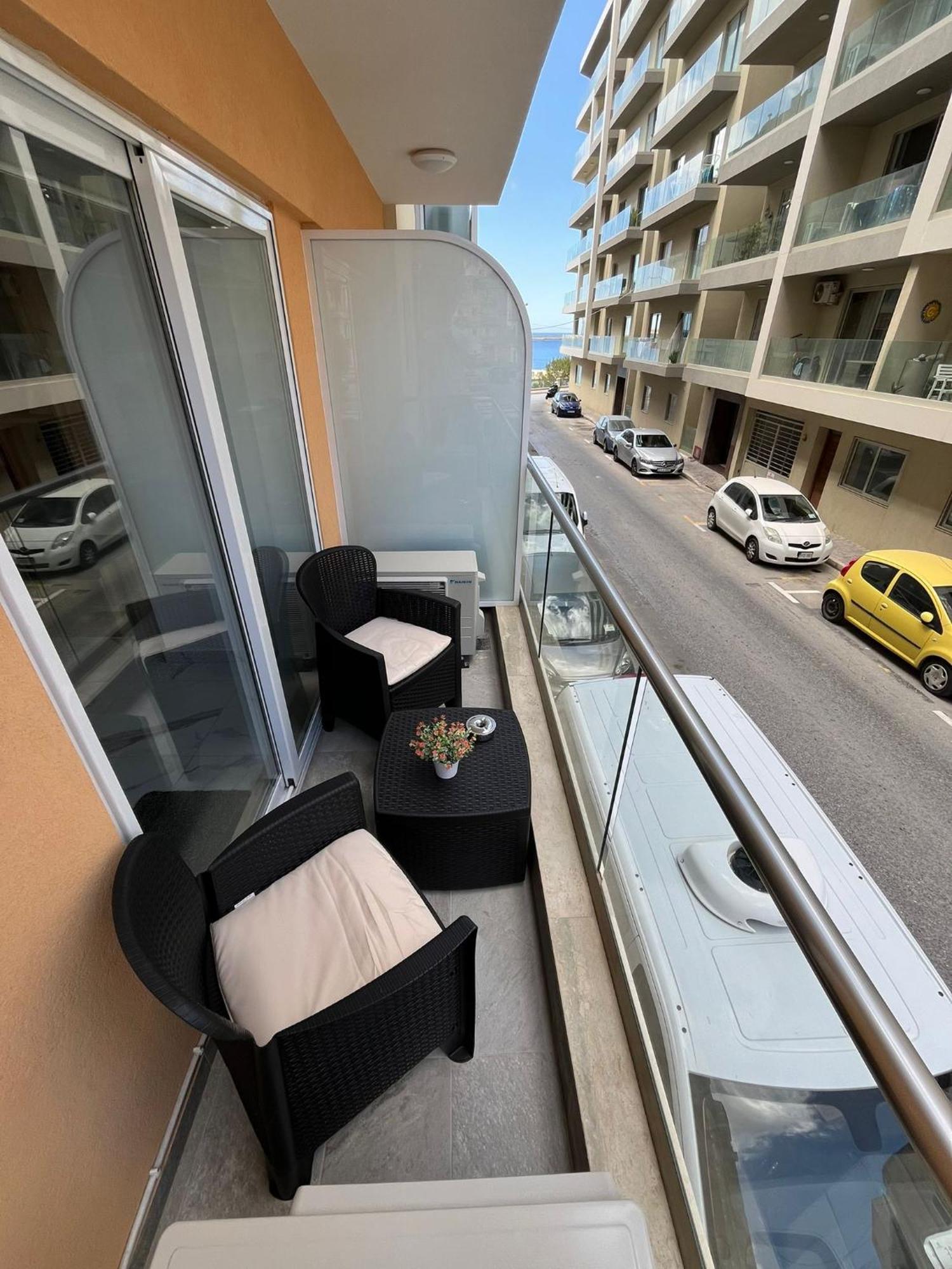 Sea Breeze, Spacious 2-Bedroom Lux Seaside Apartments St. Paul's Bay Exterior photo