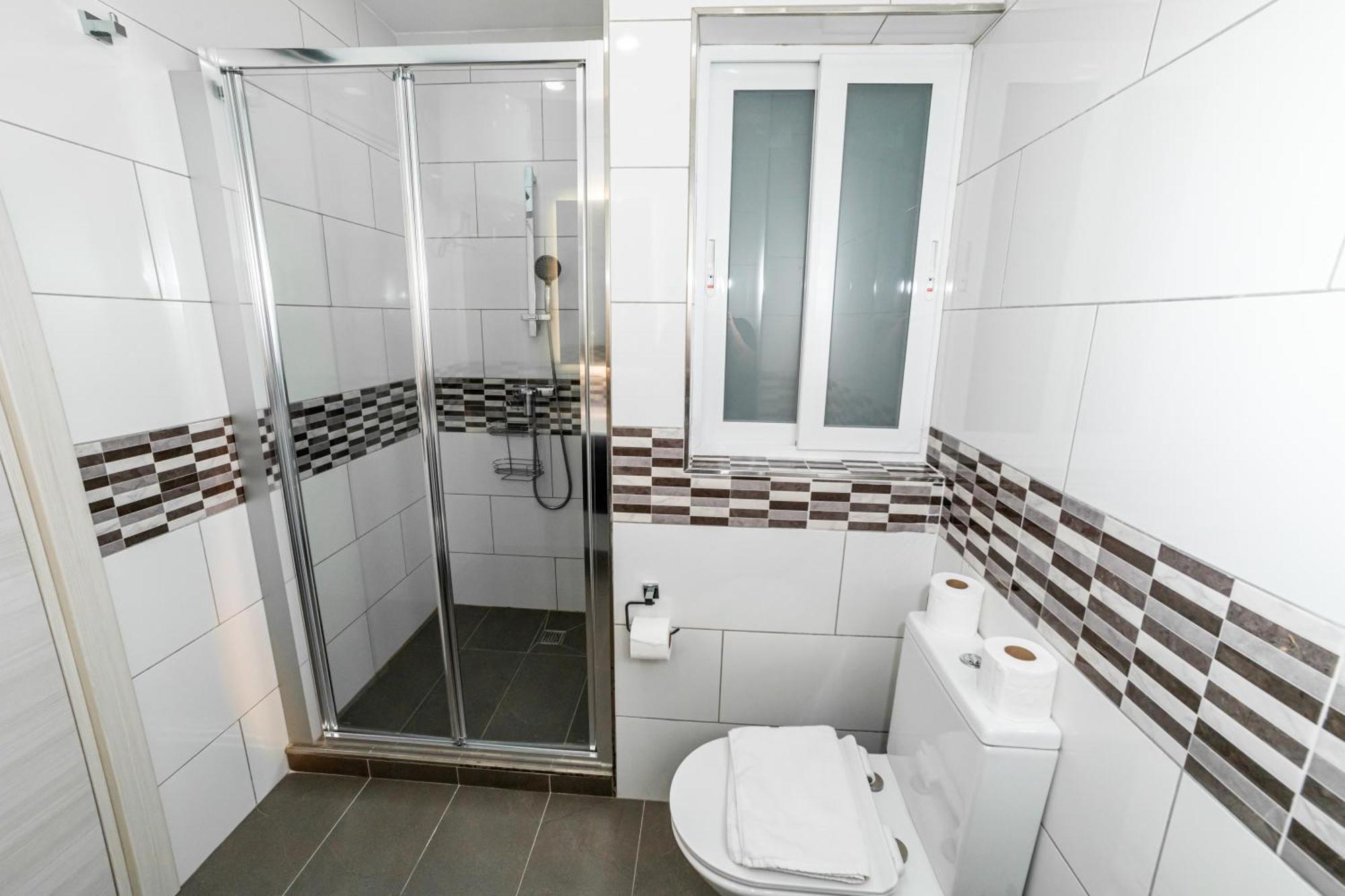 Sea Breeze, Spacious 2-Bedroom Lux Seaside Apartments St. Paul's Bay Exterior photo