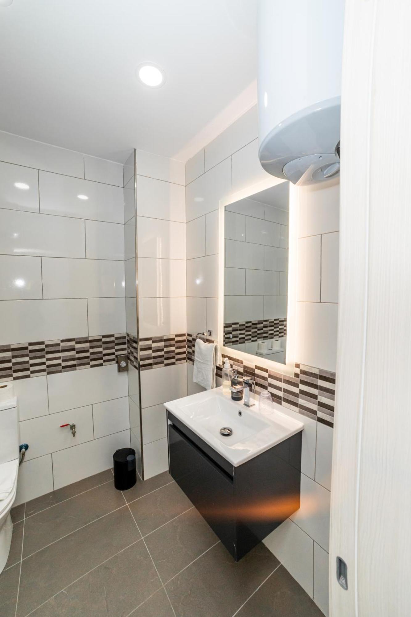 Sea Breeze, Spacious 2-Bedroom Lux Seaside Apartments St. Paul's Bay Exterior photo
