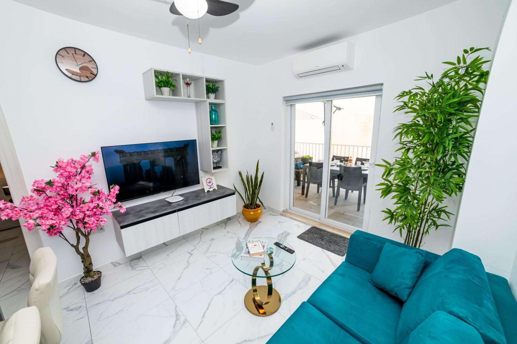 Sea Breeze, Spacious 2-Bedroom Lux Seaside Apartments St. Paul's Bay Exterior photo