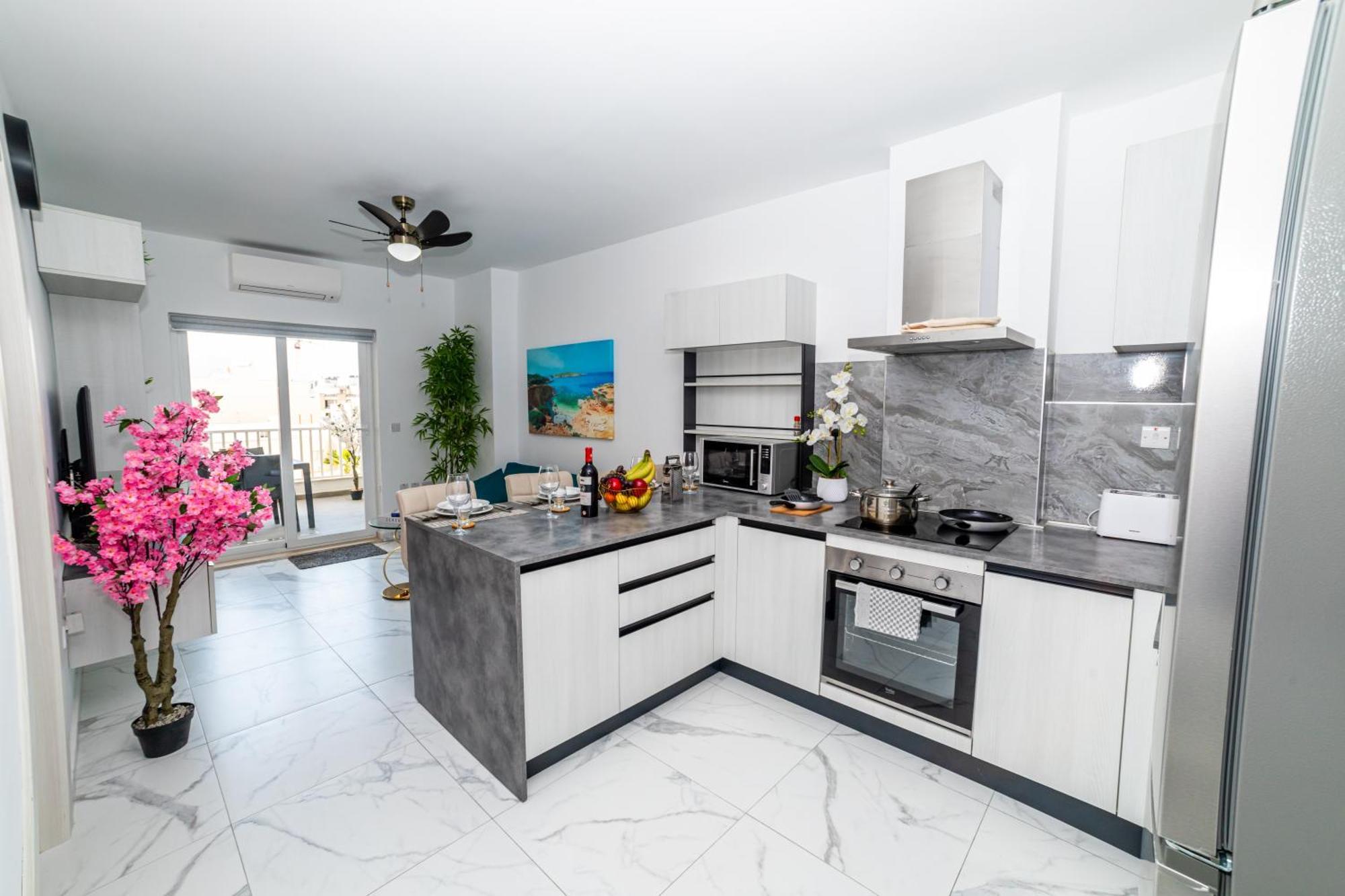 Sea Breeze, Spacious 2-Bedroom Lux Seaside Apartments St. Paul's Bay Exterior photo