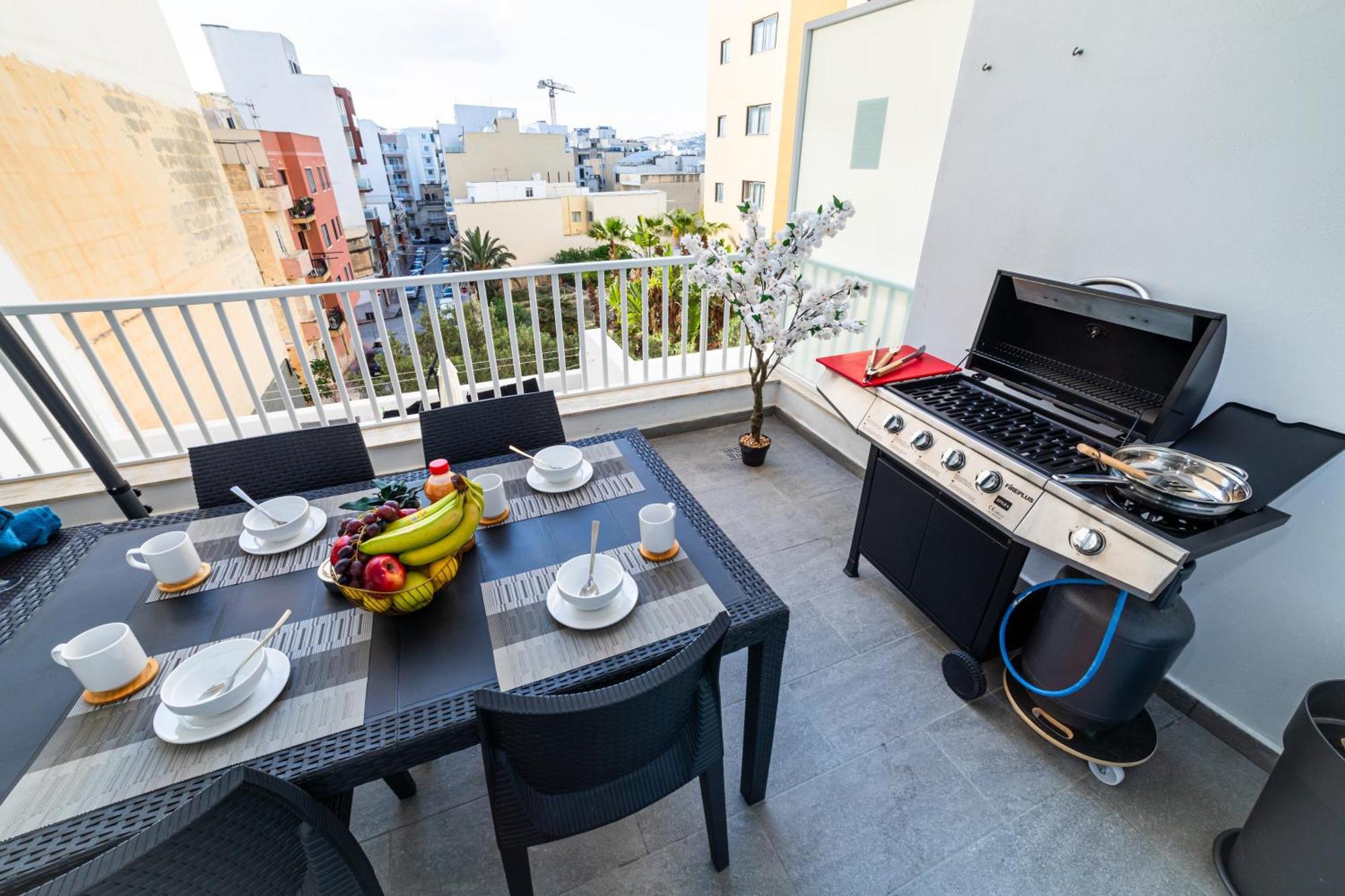 Sea Breeze, Spacious 2-Bedroom Lux Seaside Apartments St. Paul's Bay Exterior photo