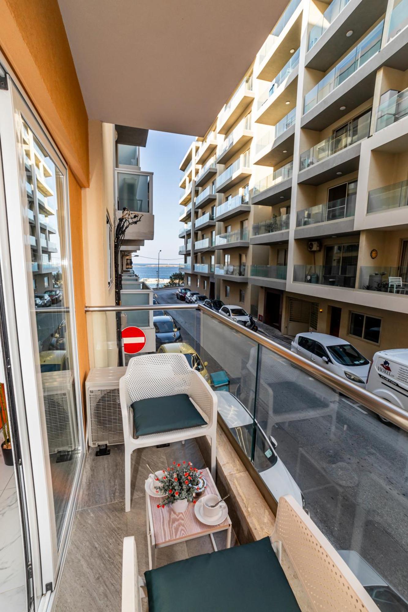 Sea Breeze, Spacious 2-Bedroom Lux Seaside Apartments St. Paul's Bay Exterior photo