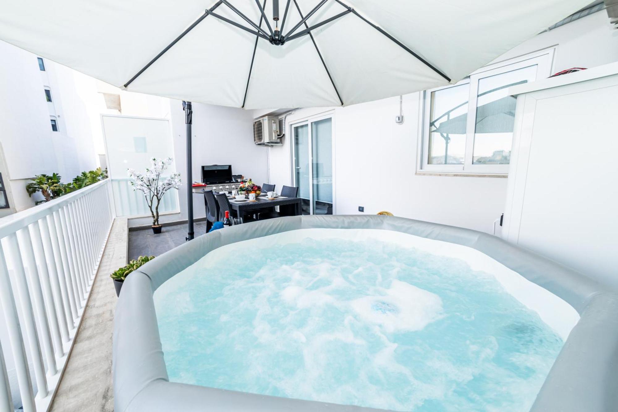 Sea Breeze, Spacious 2-Bedroom Lux Seaside Apartments St. Paul's Bay Exterior photo