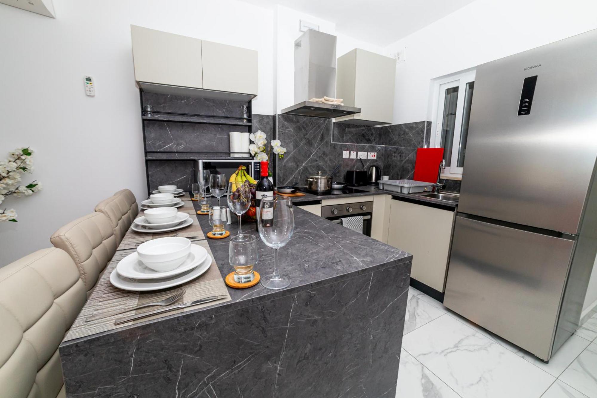 Sea Breeze, Spacious 2-Bedroom Lux Seaside Apartments St. Paul's Bay Exterior photo