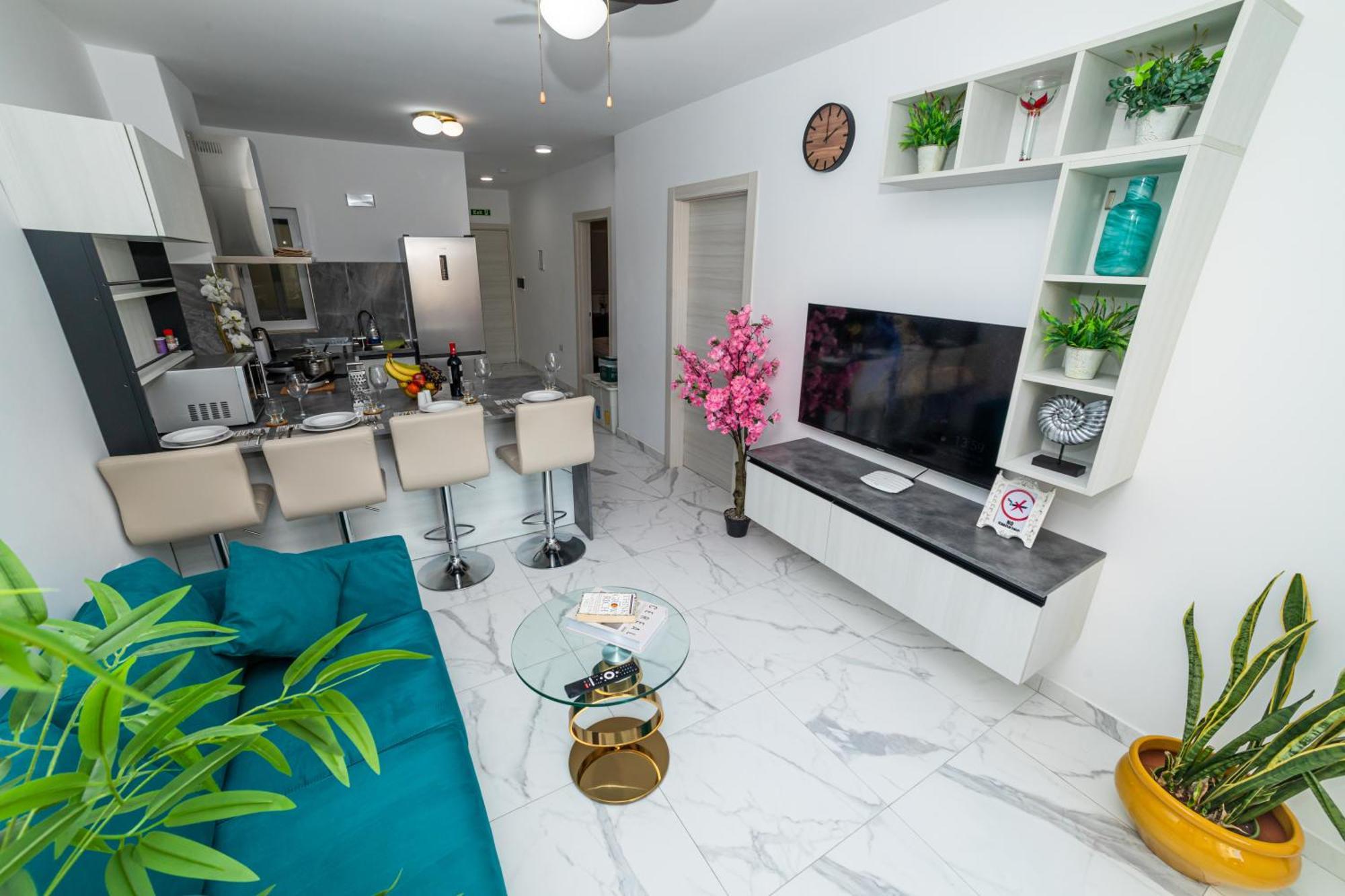 Sea Breeze, Spacious 2-Bedroom Lux Seaside Apartments St. Paul's Bay Exterior photo