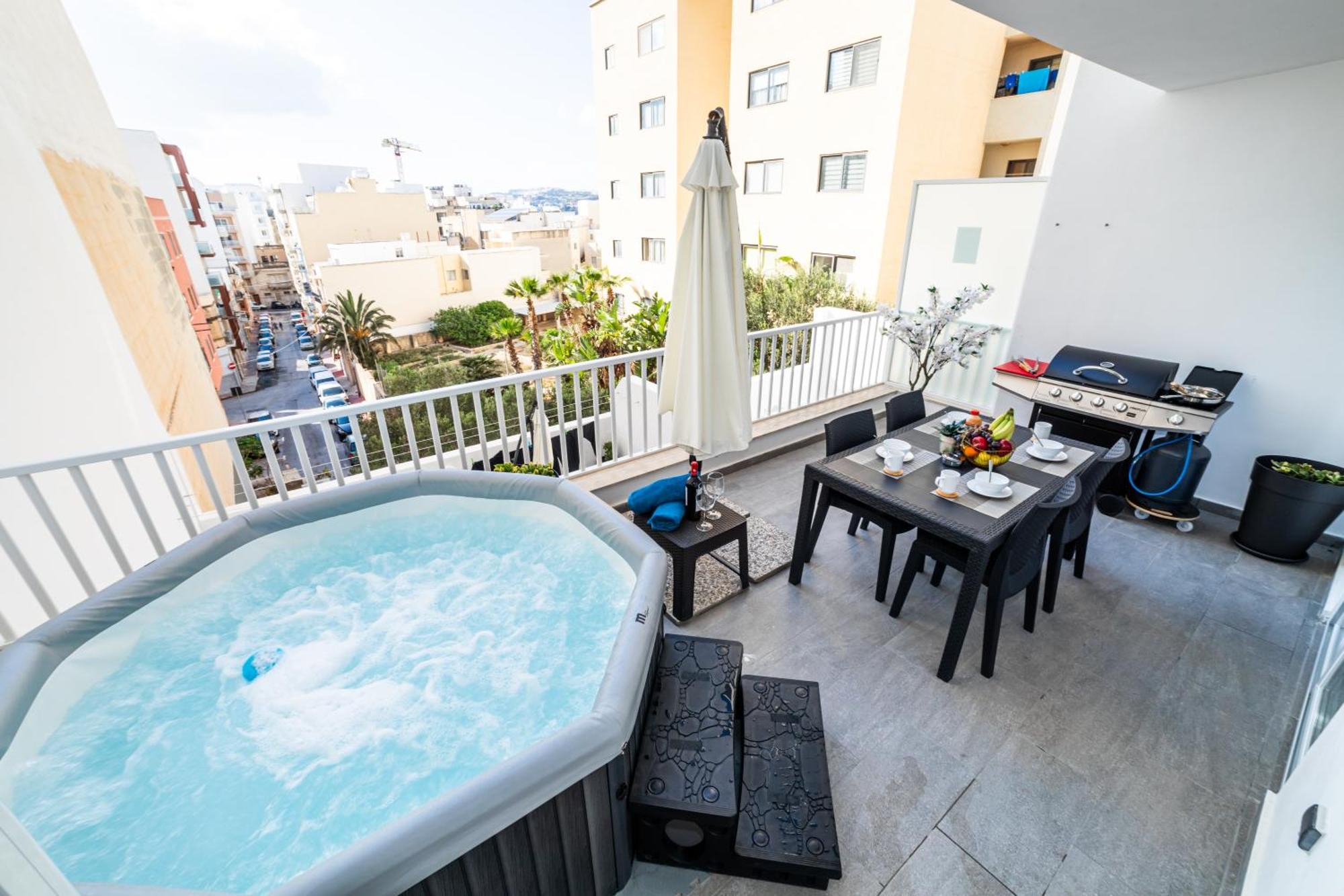 Sea Breeze, Spacious 2-Bedroom Lux Seaside Apartments St. Paul's Bay Exterior photo