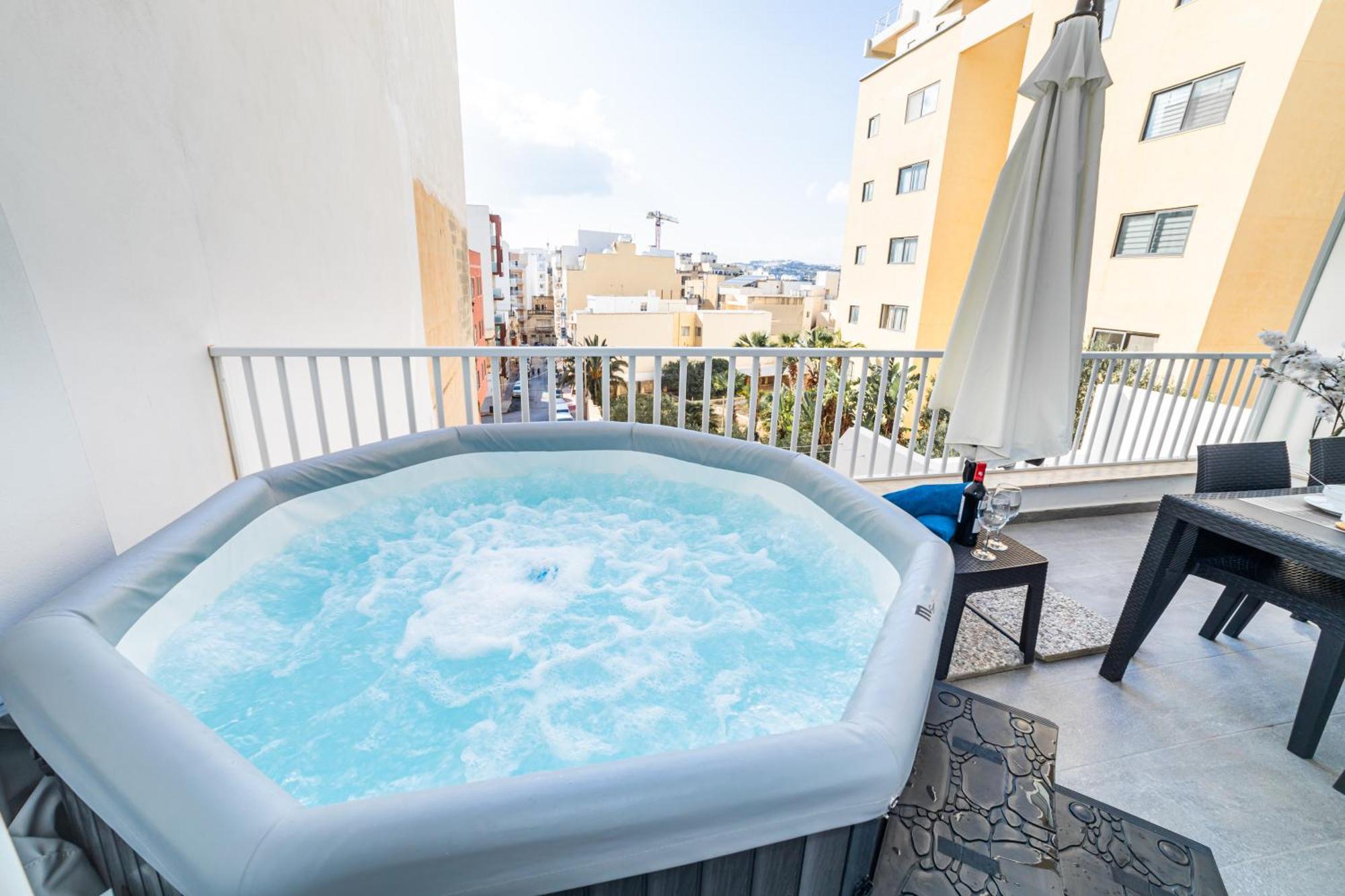 Sea Breeze, Spacious 2-Bedroom Lux Seaside Apartments St. Paul's Bay Exterior photo