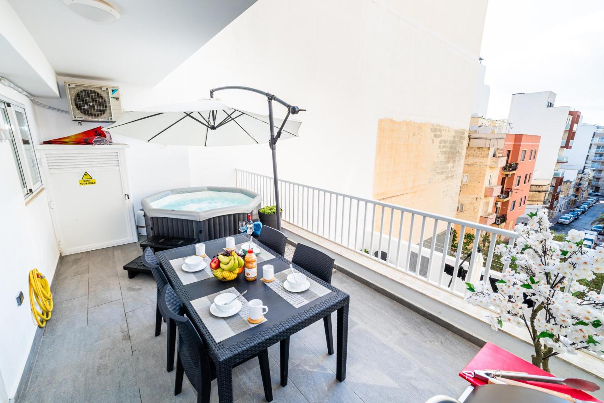 Sea Breeze, Spacious 2-Bedroom Lux Seaside Apartments St. Paul's Bay Exterior photo