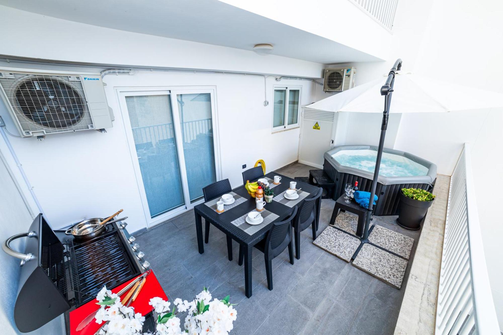 Sea Breeze, Spacious 2-Bedroom Lux Seaside Apartments St. Paul's Bay Exterior photo