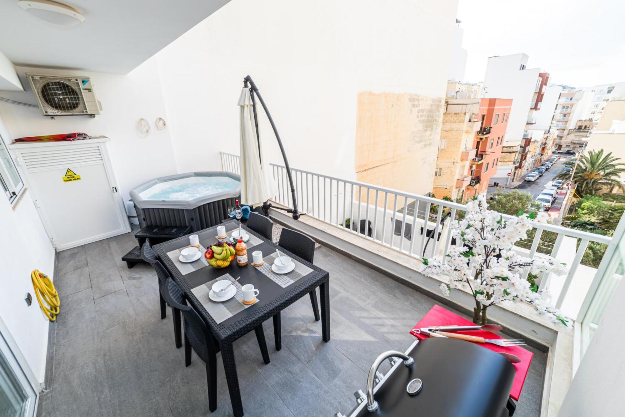 Sea Breeze, Spacious 2-Bedroom Lux Seaside Apartments St. Paul's Bay Exterior photo